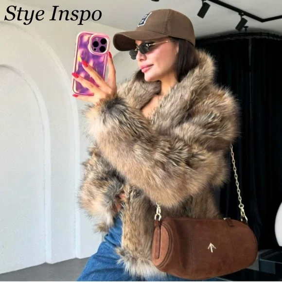Bebe Faux Fur Coat Mob Wife Carrie Bradshaw Coat 🕶️.💋